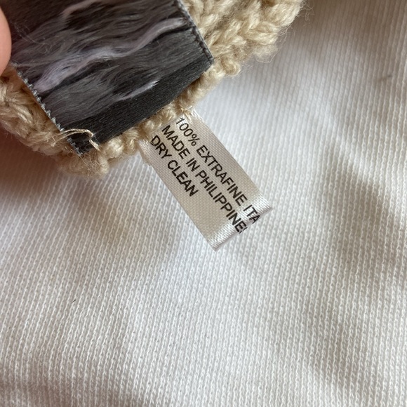 Carolyn Rowan Fingerless Gloves Italian Merino Wool Swarovski Flower Appliqués - Picture 5 of 8